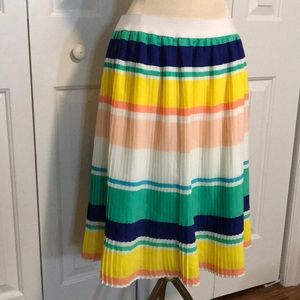 Beautiful pleated skirt with elastic waistband